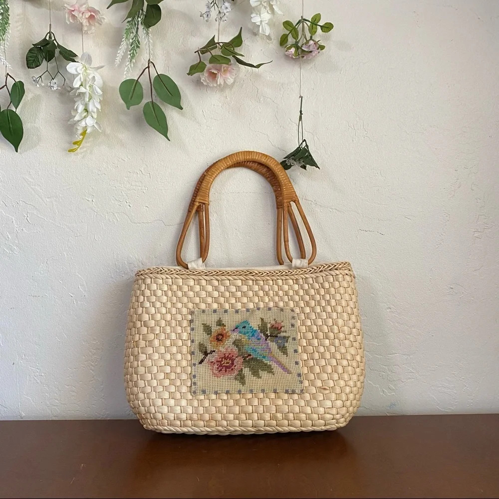 Vintage style woven bag with true vintage needlepoint panel - Picture 12 of 16